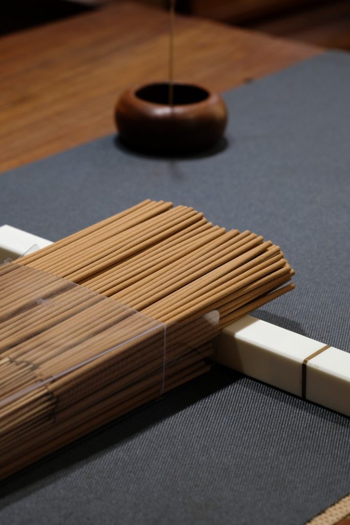 Nhang trầm hương tự nhiên